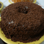 Como Fazer Bolo de Chocolate Fácil, Rápido e Com Poucos Ingredientes